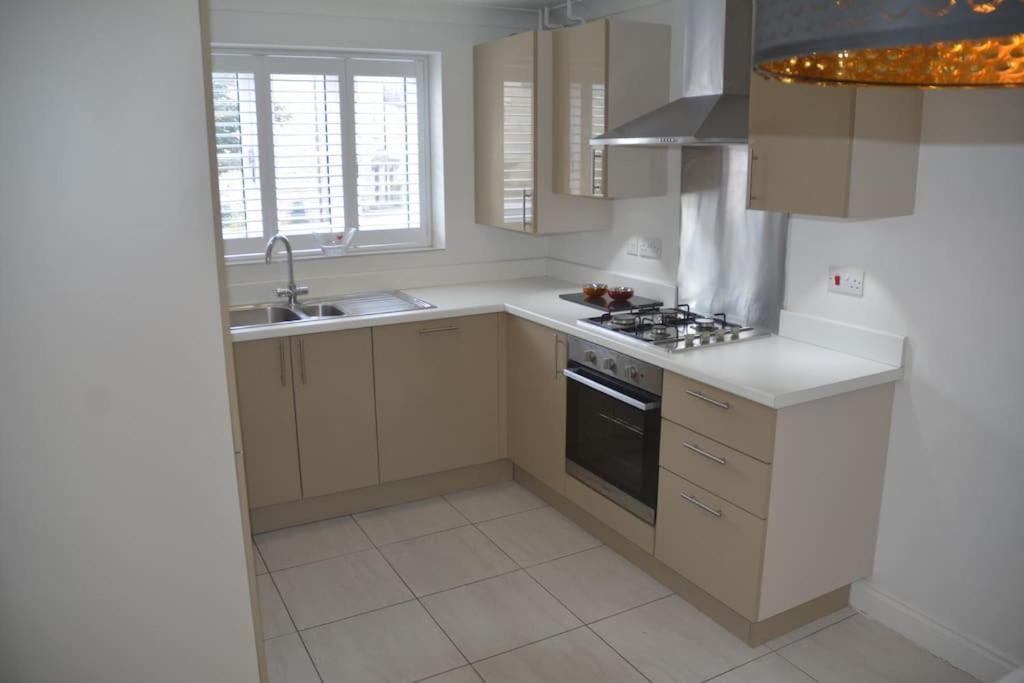Modern Town House In Cotswolds - 3 Double Bedrooms Witney Luaran gambar