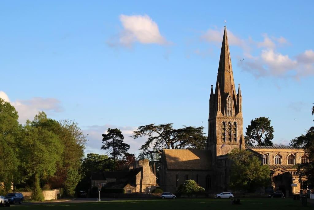 Modern Town House In Cotswolds - 3 Double Bedrooms Witney Luaran gambar