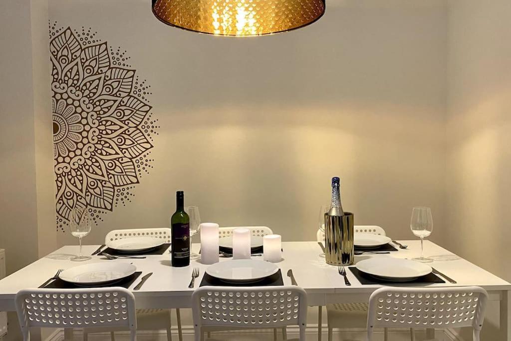 Modern Town House In Cotswolds - 3 Double Bedrooms Witney Luaran gambar