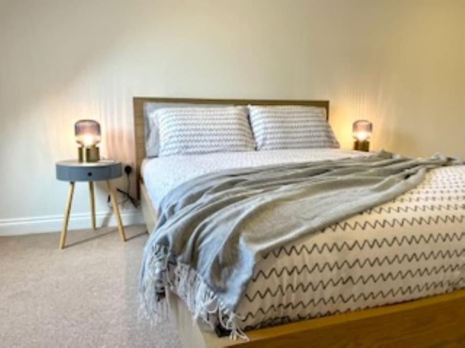 Modern Town House In Cotswolds - 3 Double Bedrooms Witney Luaran gambar